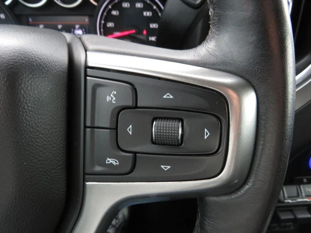 Used 2021 Red Chevrolet RST image 28