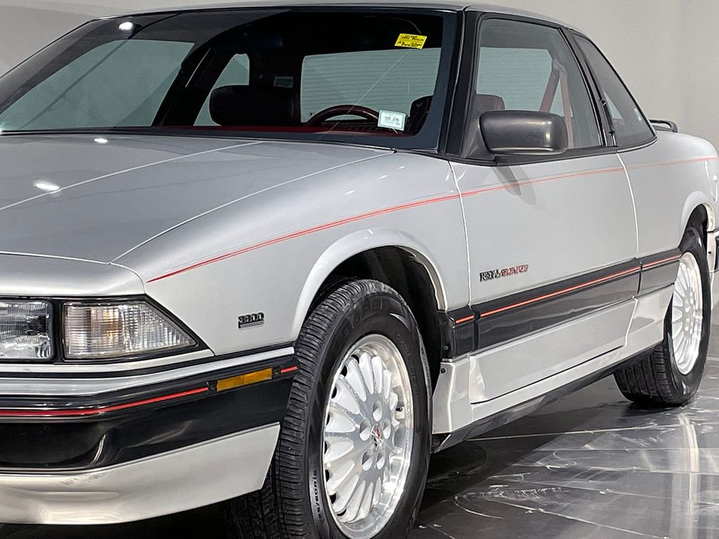 Used 1991  Buick Custom image 23