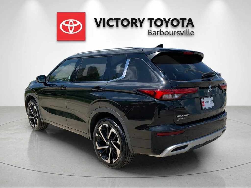 Used 2022 Black Mitsubishi SEL image 3
