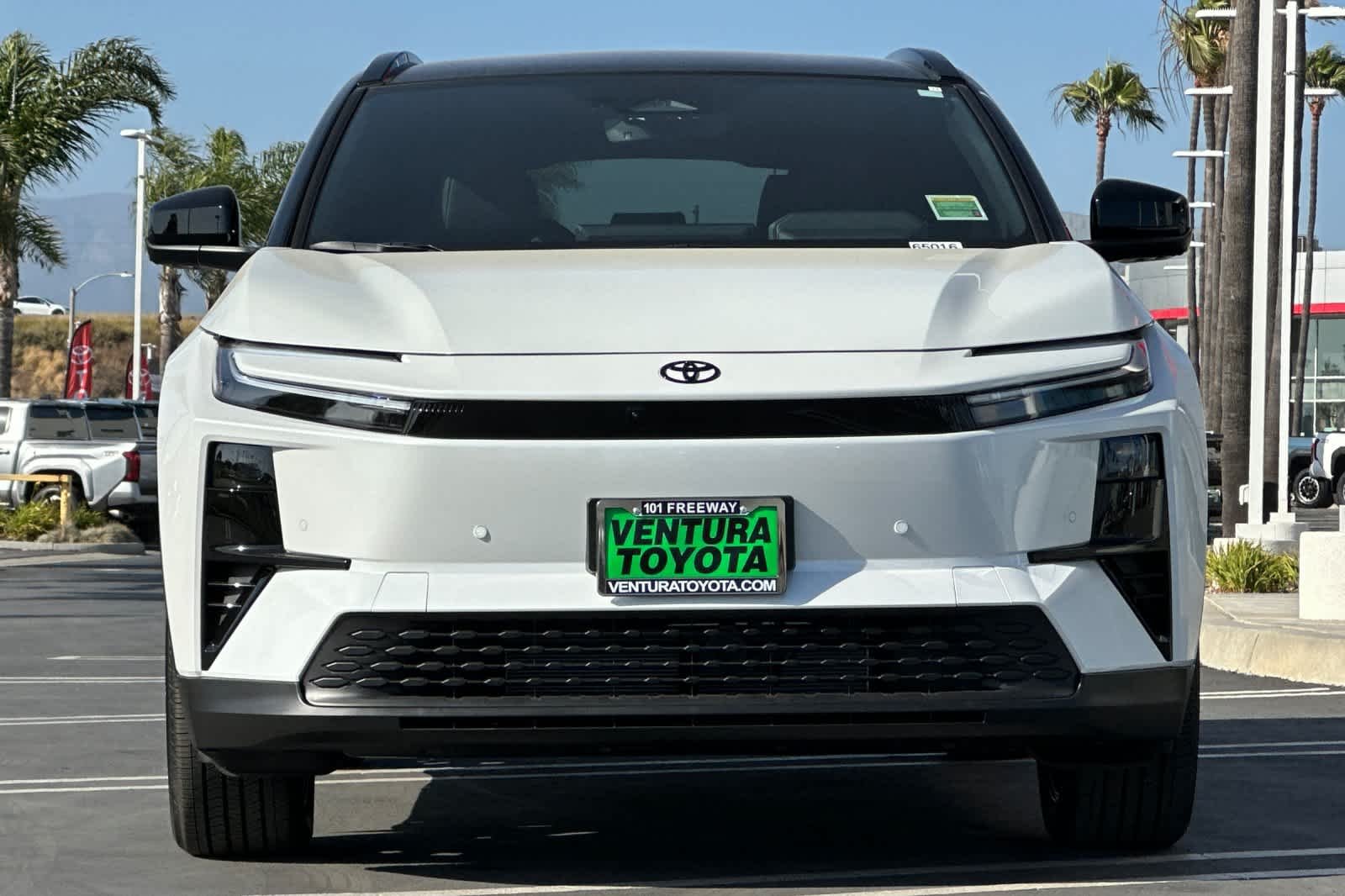 New 2026 Wind Chill Pearl with Midnight Black Metallic roof <sup>1</sup> Toyota  XSE image 9