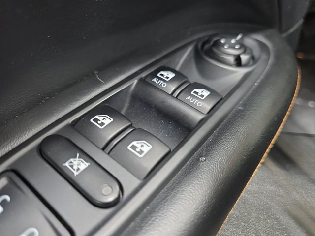 Used 2020 Diamond Black Crystal Pearlcoat Jeep Sport image 26