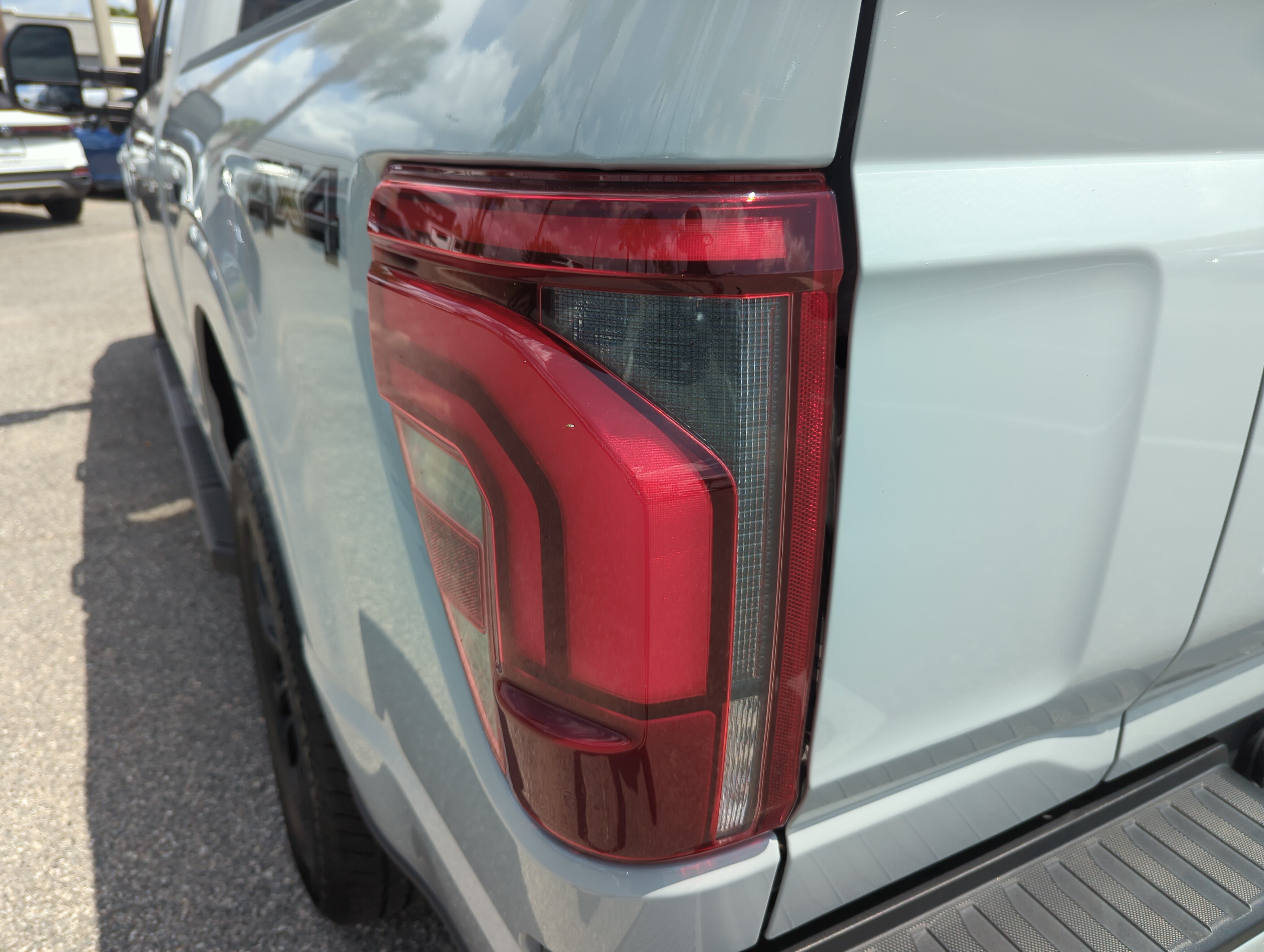 Used 2024 Avalanche Ford LARIAT image 14