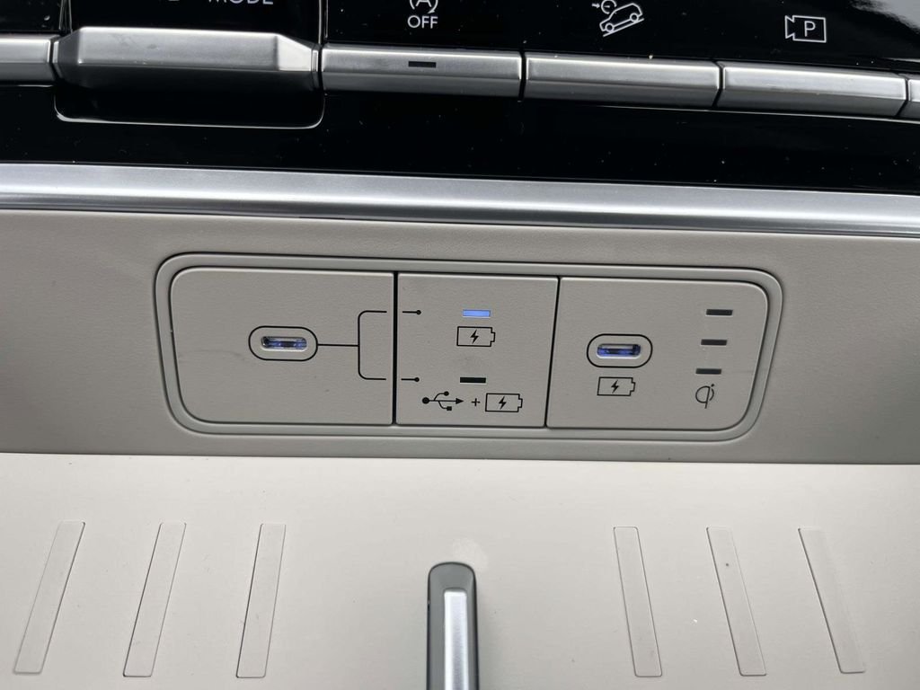 New 2026 White Hyundai SEL FWD image 17