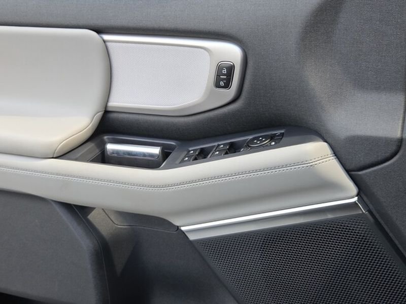 New 2027 Agate Black Metallic Ford Active image 30