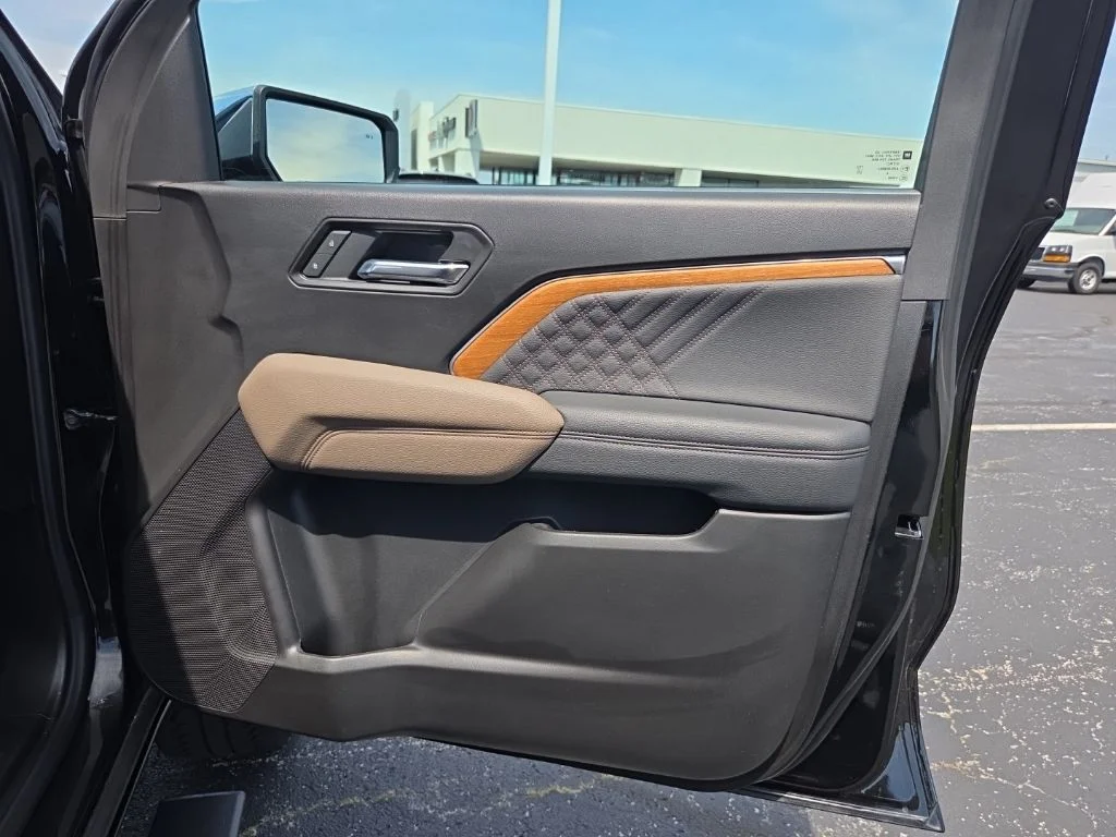 Used 2025 Black GMC Denali image 26
