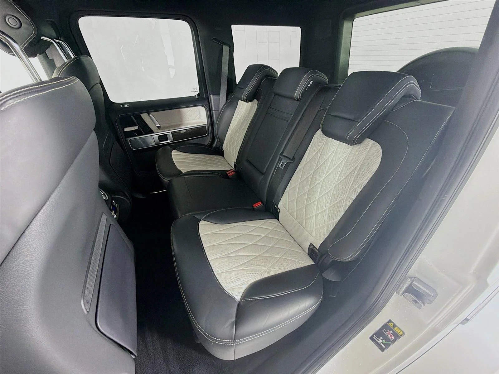 Used 2024 MANUFAKTUR Moonlight White Magno Mercedes-Benz AMG® G 63 image 19
