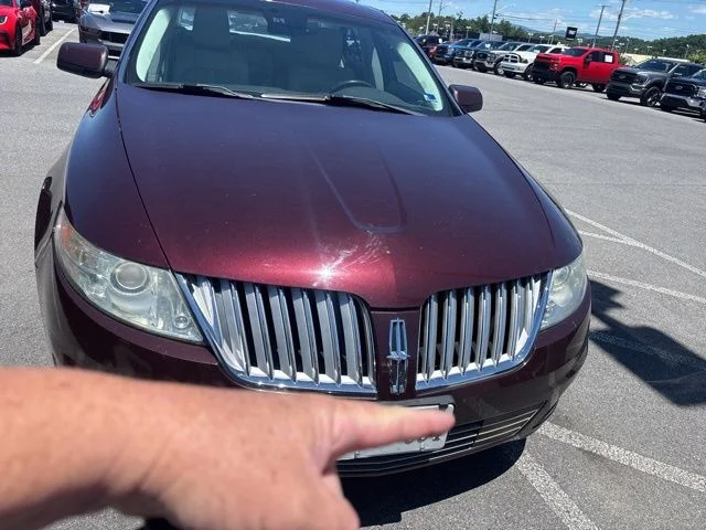 Used 2011 Red Lincoln Base image 20