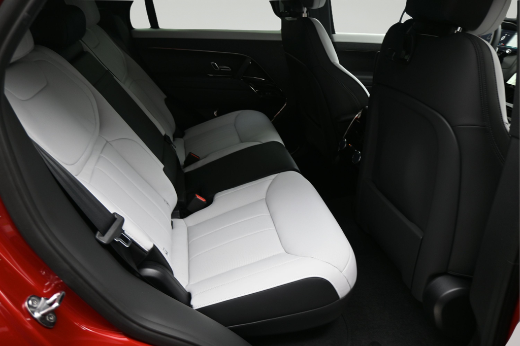New 2026  Land Rover Dynamic SE image 8