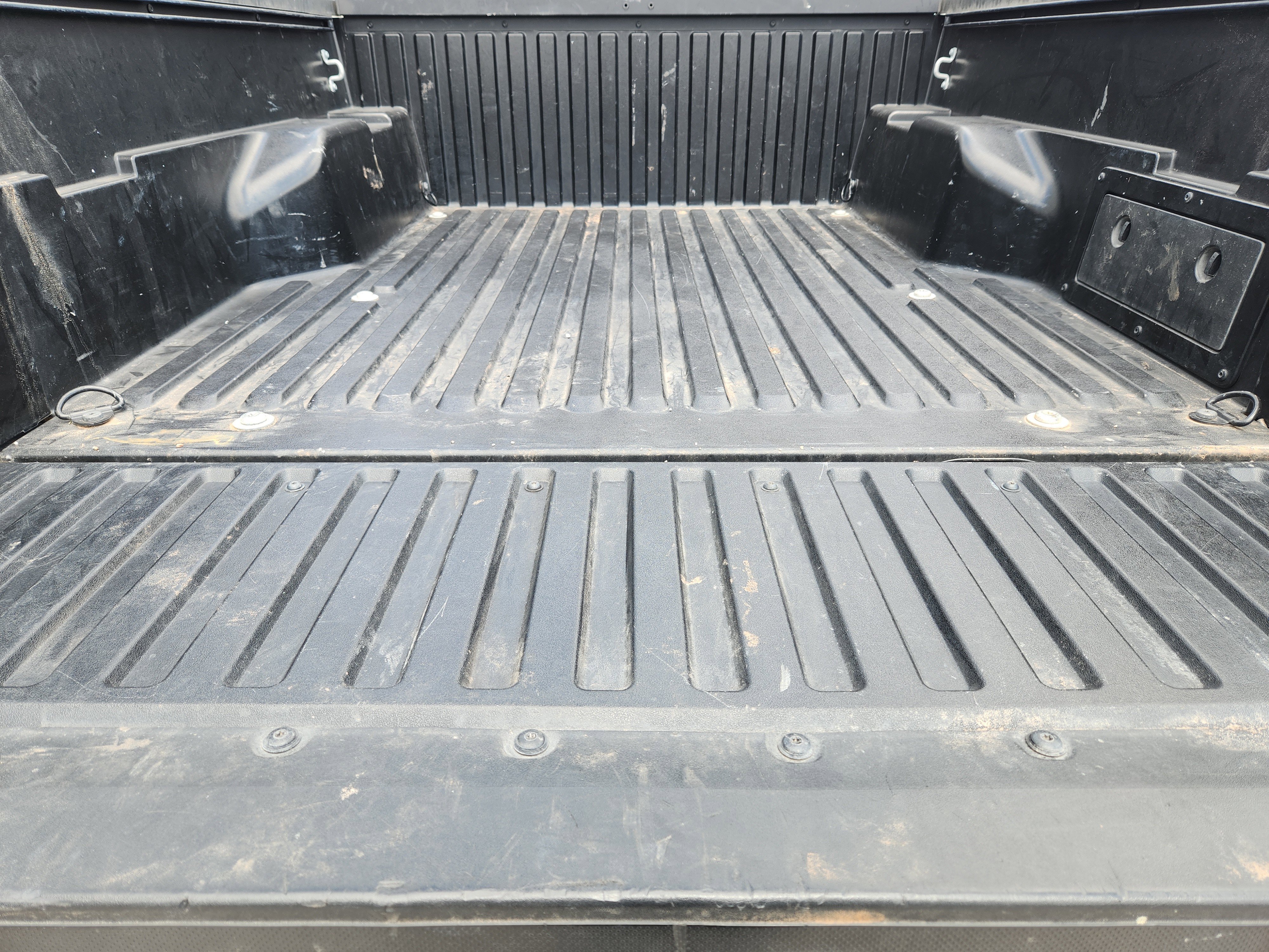 Used 2022 White Toyota SR5 image 34