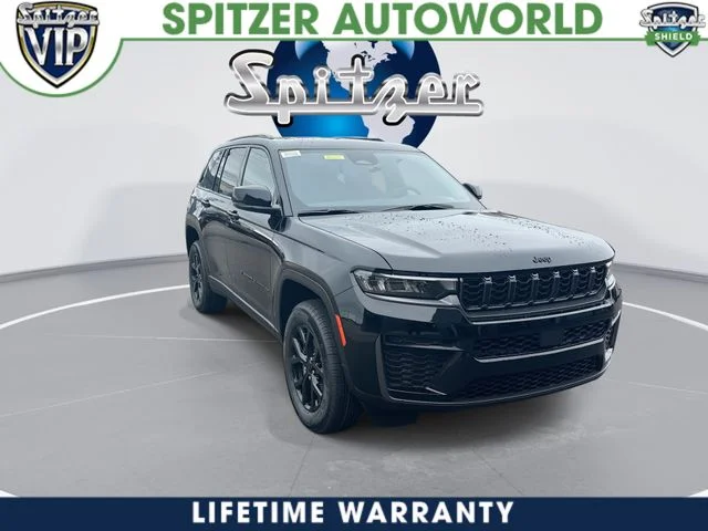 New 2026 Diamond Black Crystal Pearl-Coat Exterior Paint Jeep Laredo Altitude image 2