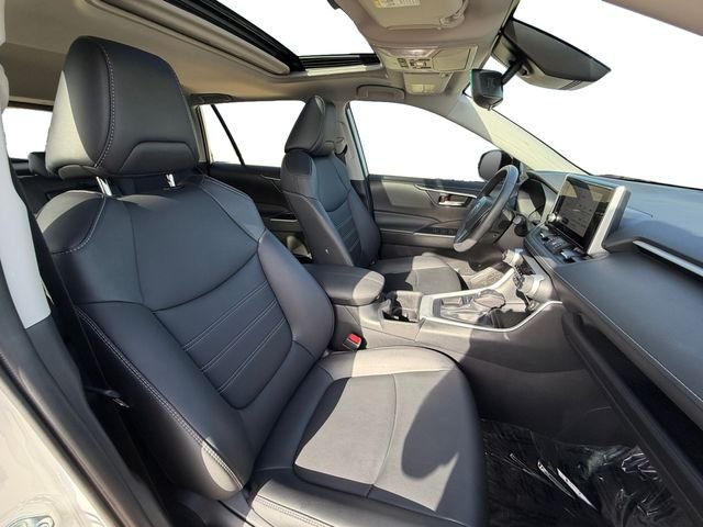 Used 2025 Beige Toyota XLE Premium image 16