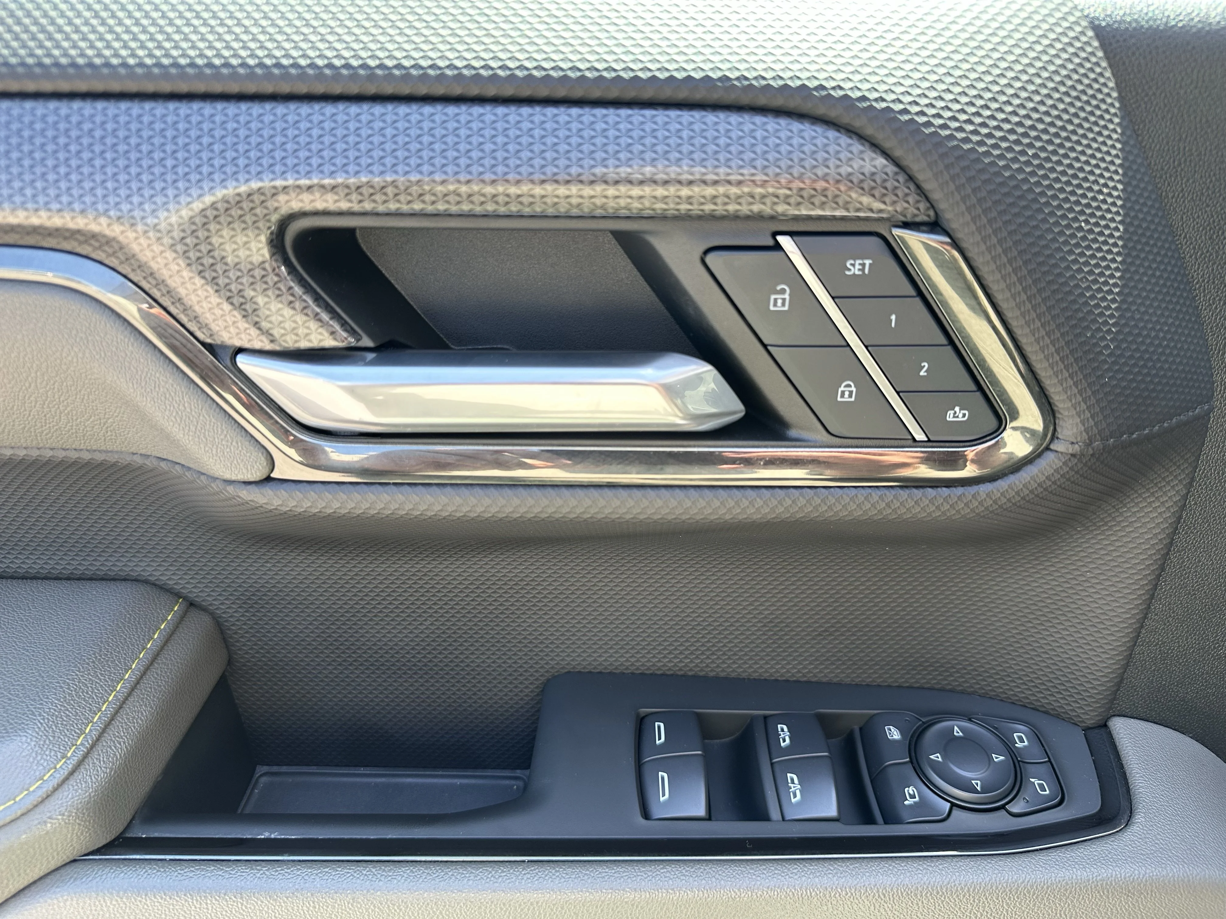 Certified Used 2024  Chevrolet ZR2 image 10