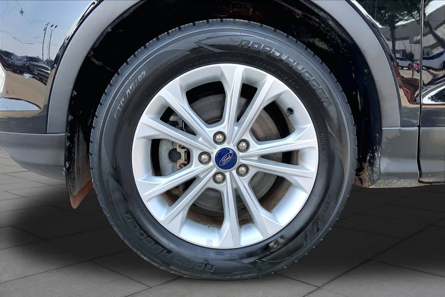 Used 2018 Shadow Black Ford SE image 11