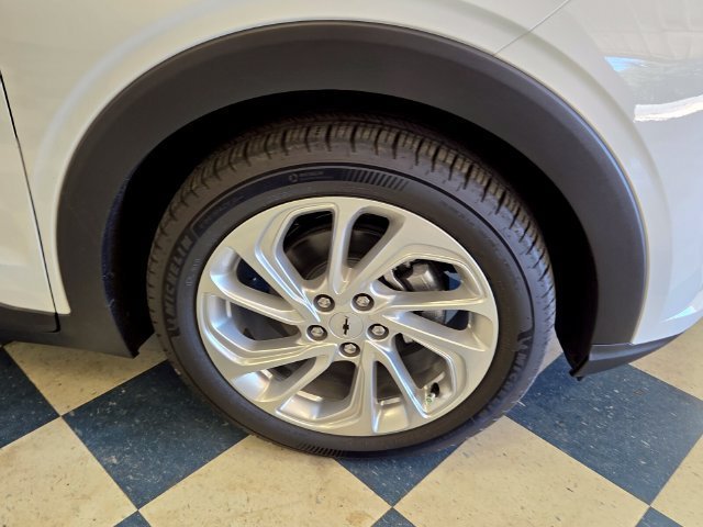 2027 Chevrolet Bolt LT - Photo 9