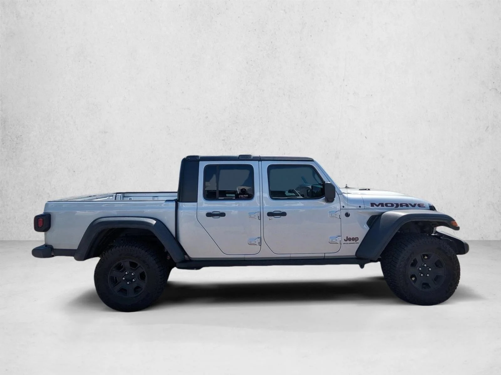 Used 2023 Silver Zynith Clearcoat Jeep Mojave image 4