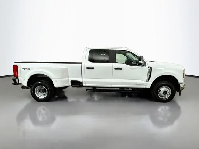 New 2026 Oxford White Ford F-350® XL image 8
