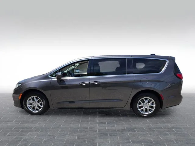 Used 2023 Gray Chrysler Touring L image 4