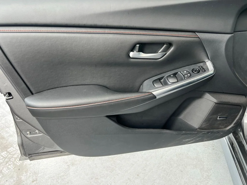 Used 2025 Gray Nissan SR image 9