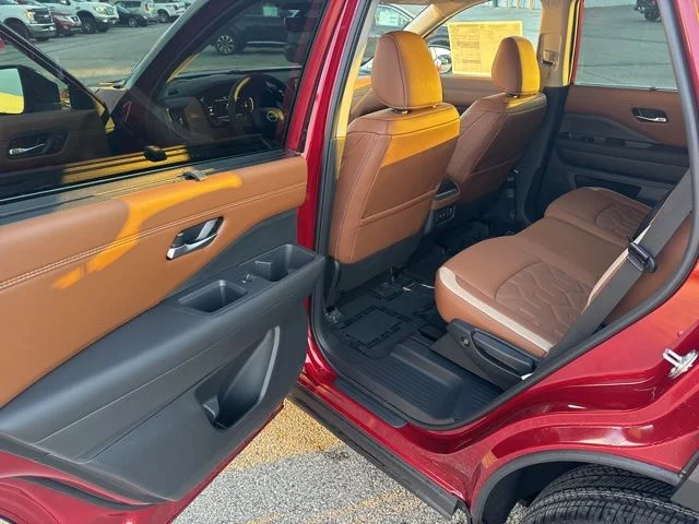 New 2026 Scarlet Ember Tintcoat / Super Black Two-tone Nissan Platinum image 26