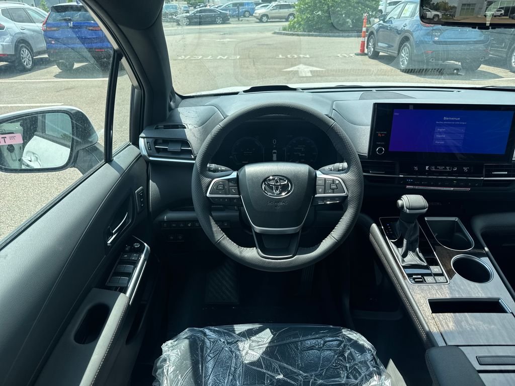 New 2026 Wind Chill Pearl Toyota Platinum image 16