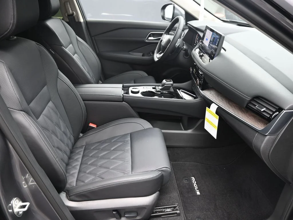 New 2026 Gray Nissan Platinum image 37