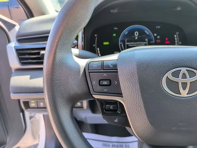 Used 2025 White Toyota LE image 16