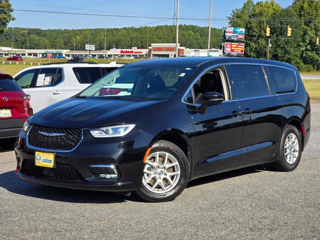 Used 2024 Black Chrysler Touring L image 2