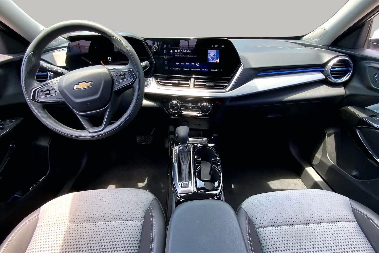 Used 2025 Summit White Chevrolet LT image 16