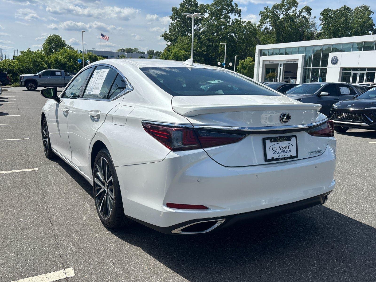 Used 2024 Eminent White Pearl Lexus ES 350 image 3