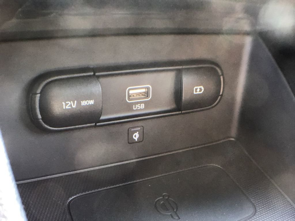 Used 2022 White Kia EX Premium image 37