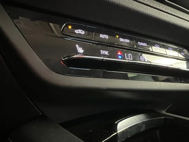 Used 2022 Black Buick Essence image 24