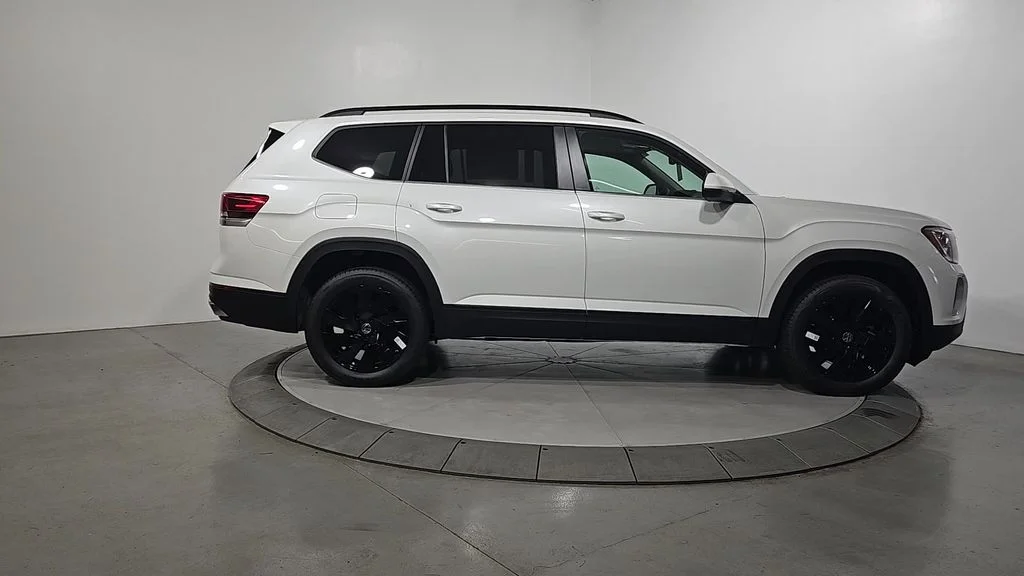 New 2026 White/off-white Volkswagen 2.0T SE w/Technology image 6
