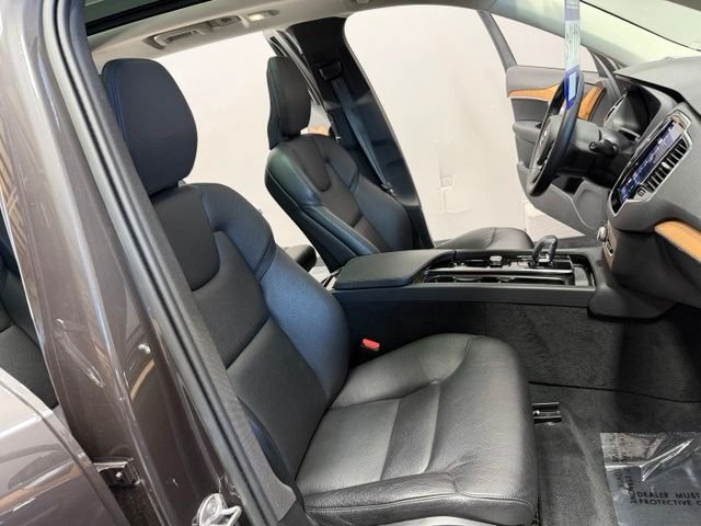 Certified Used 2023 Platinum Gray Metallic Volvo B6 Plus 7-Seater image 26