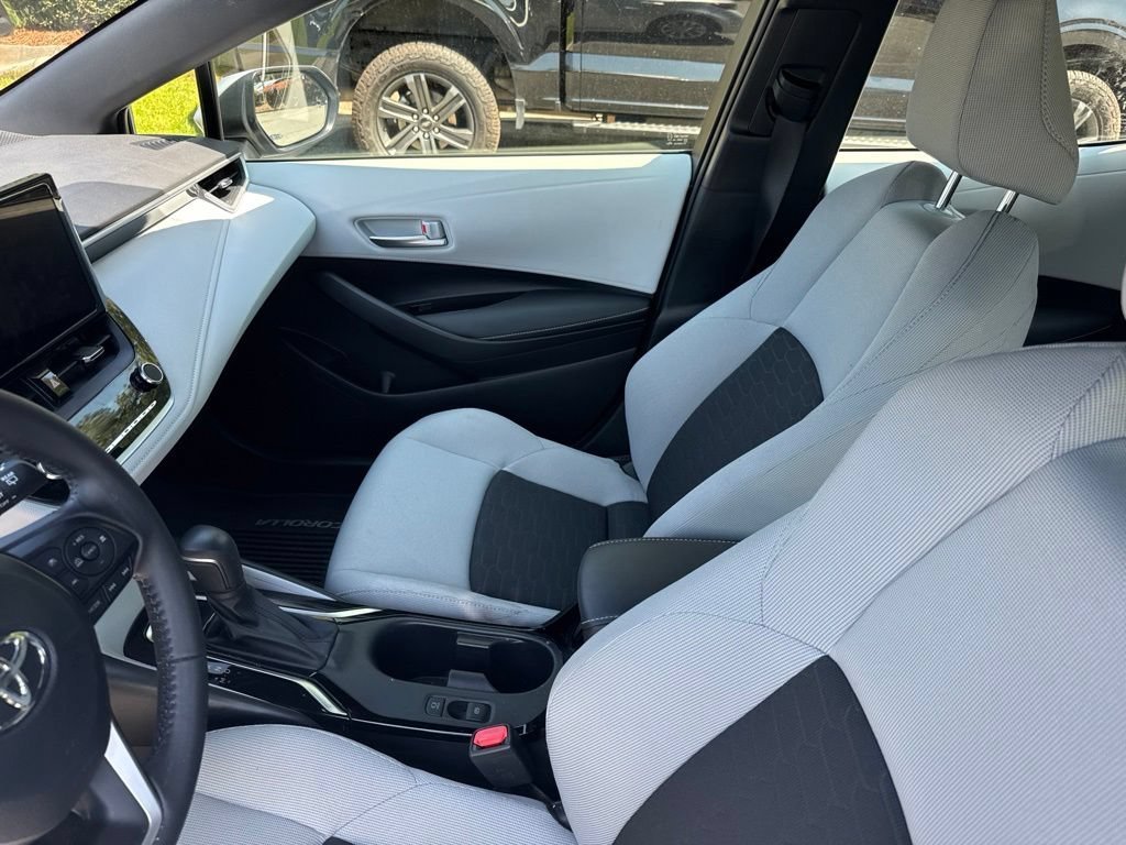 Used 2023 Silver Toyota SE image 3