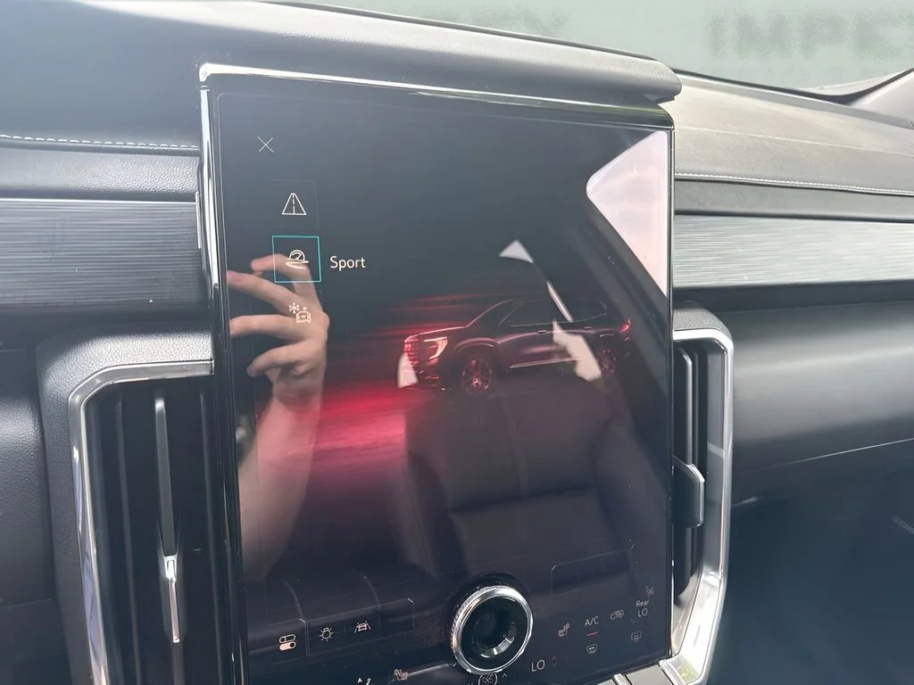 Used 2024 Summit White GMC Elevation image 25