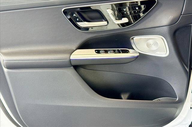 New 2026 Polar White Mercedes-Benz GLC 300 image 46