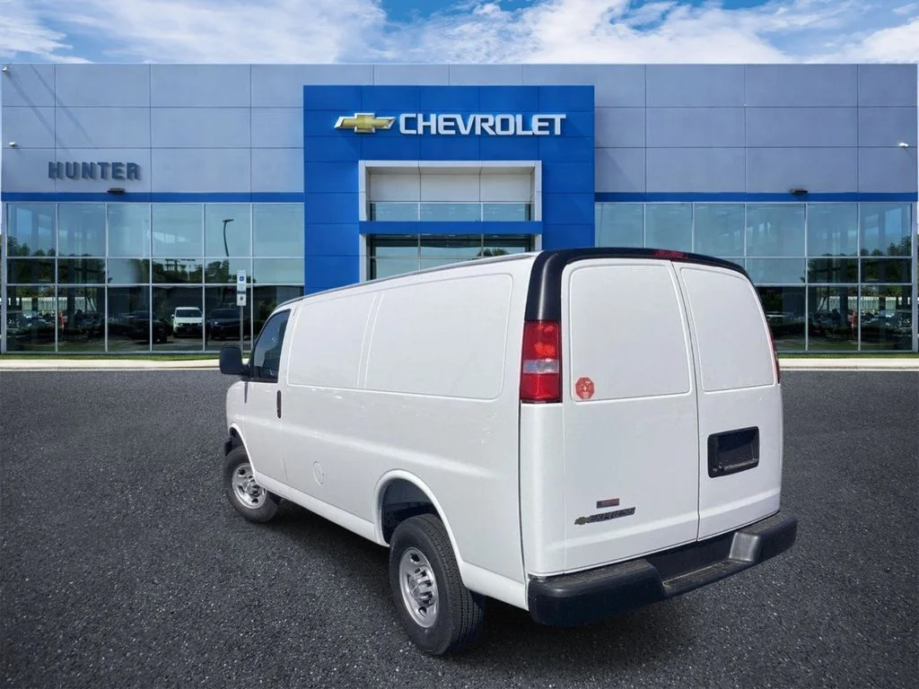 New 2026 Summit White Chevrolet WT image 2