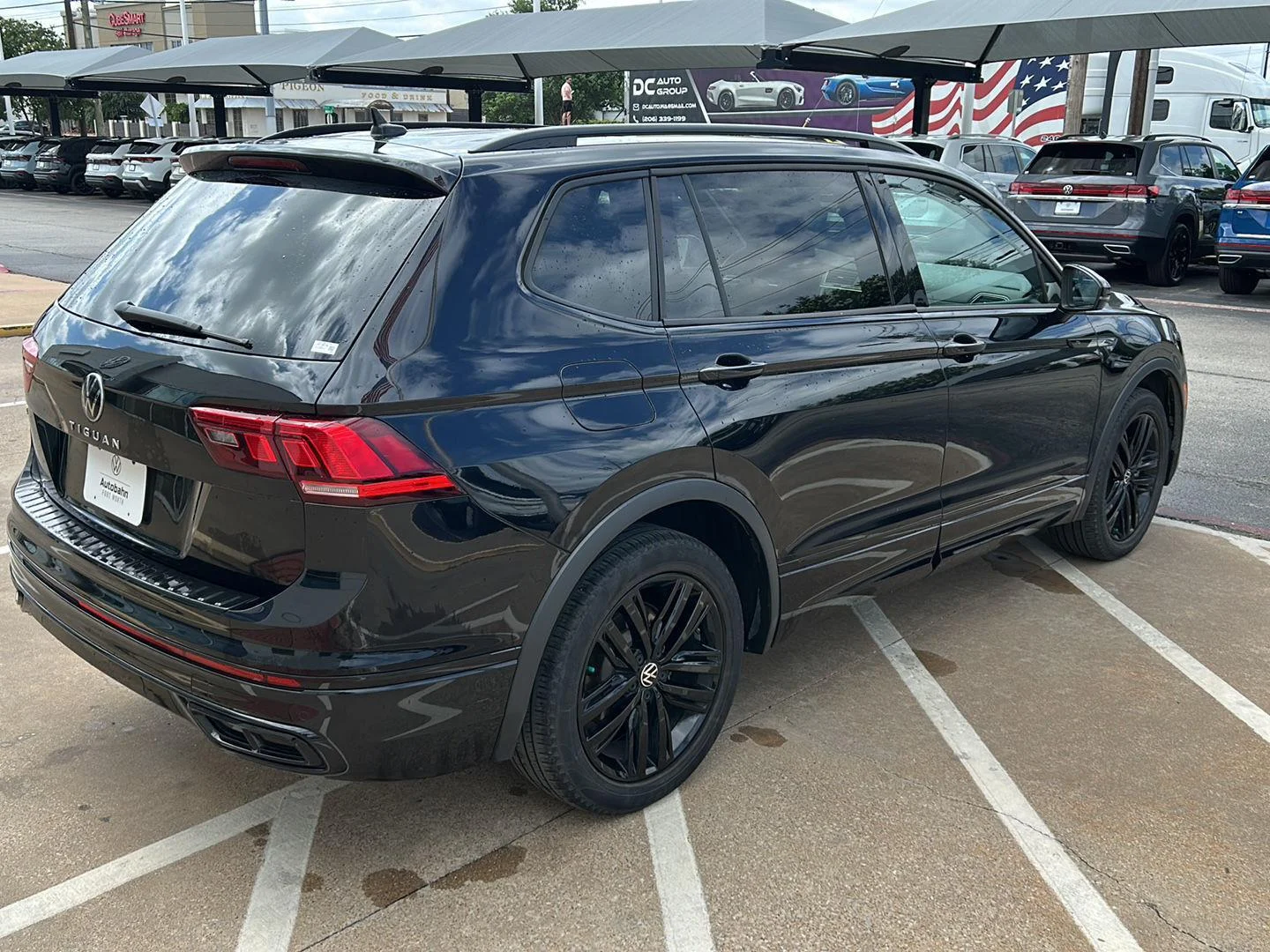 Used 2022  Volkswagen SE R-Line Black image 5