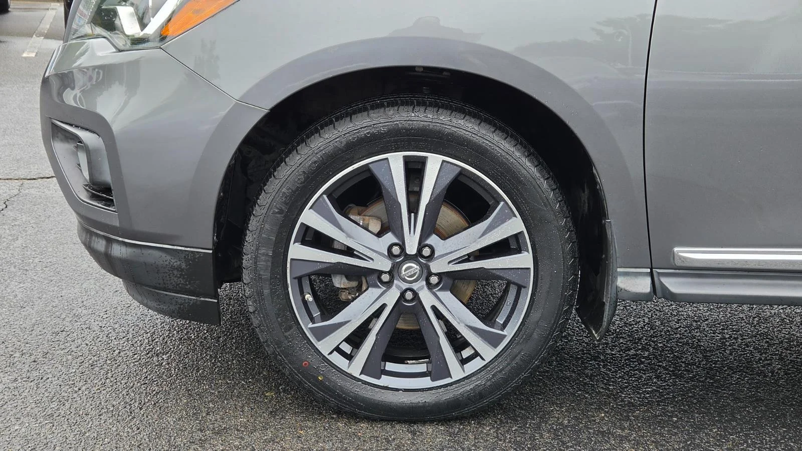 Used 2018 Gun Metallic Nissan Platinum image 15