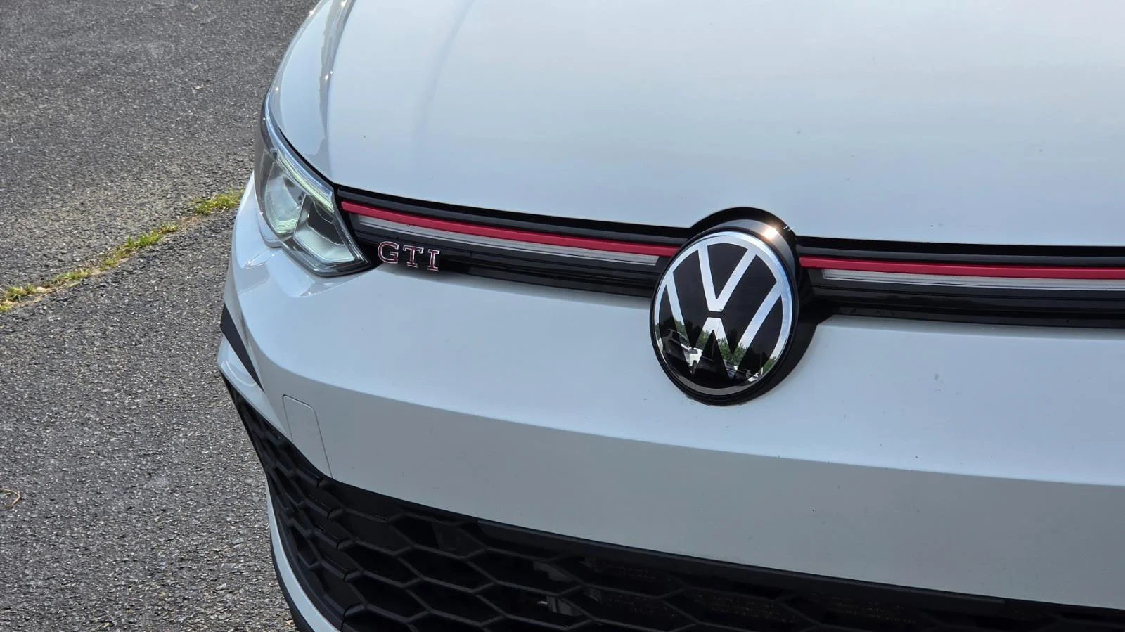 Used 2023 Opal White Pearl Volkswagen Autobahn image 15