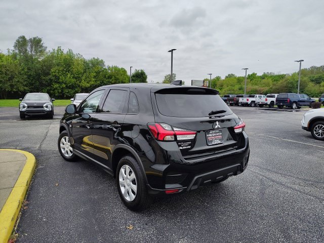 New 2027 Black Mitsubishi 2.0 S image 5
