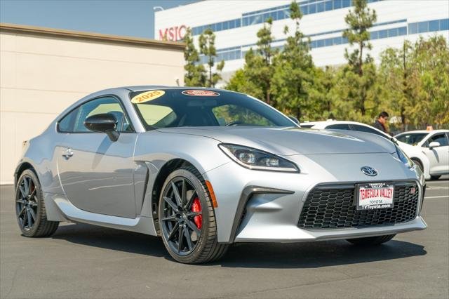 Certified Used 2025 STEEL Toyota  image 3