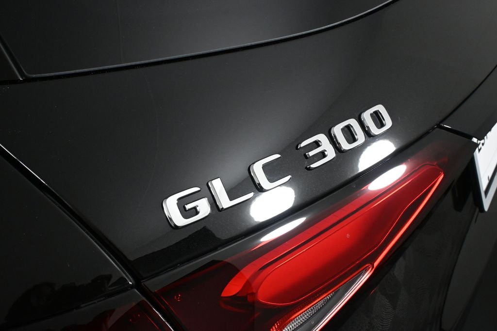New 2026 Obsidian Black Metallic Mercedes-Benz GLC 300 image 27