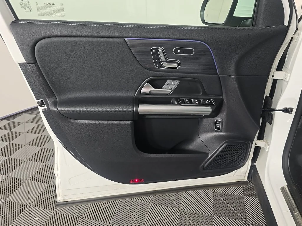 Used 2025 White Mercedes-Benz GLA 250 image 9