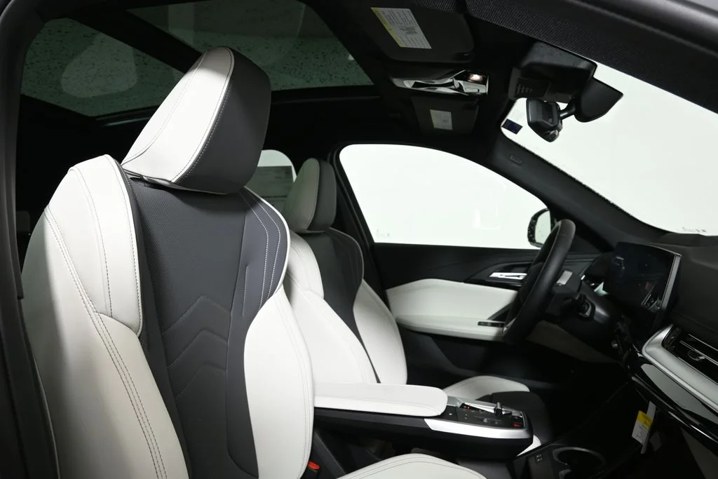 New 2026 White BMW xDrive28i image 34
