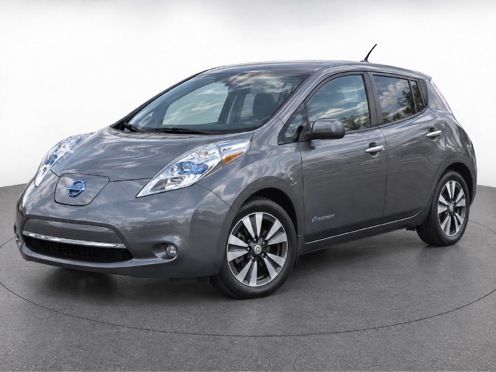 Used 2015 Gray Nissan SV image 1