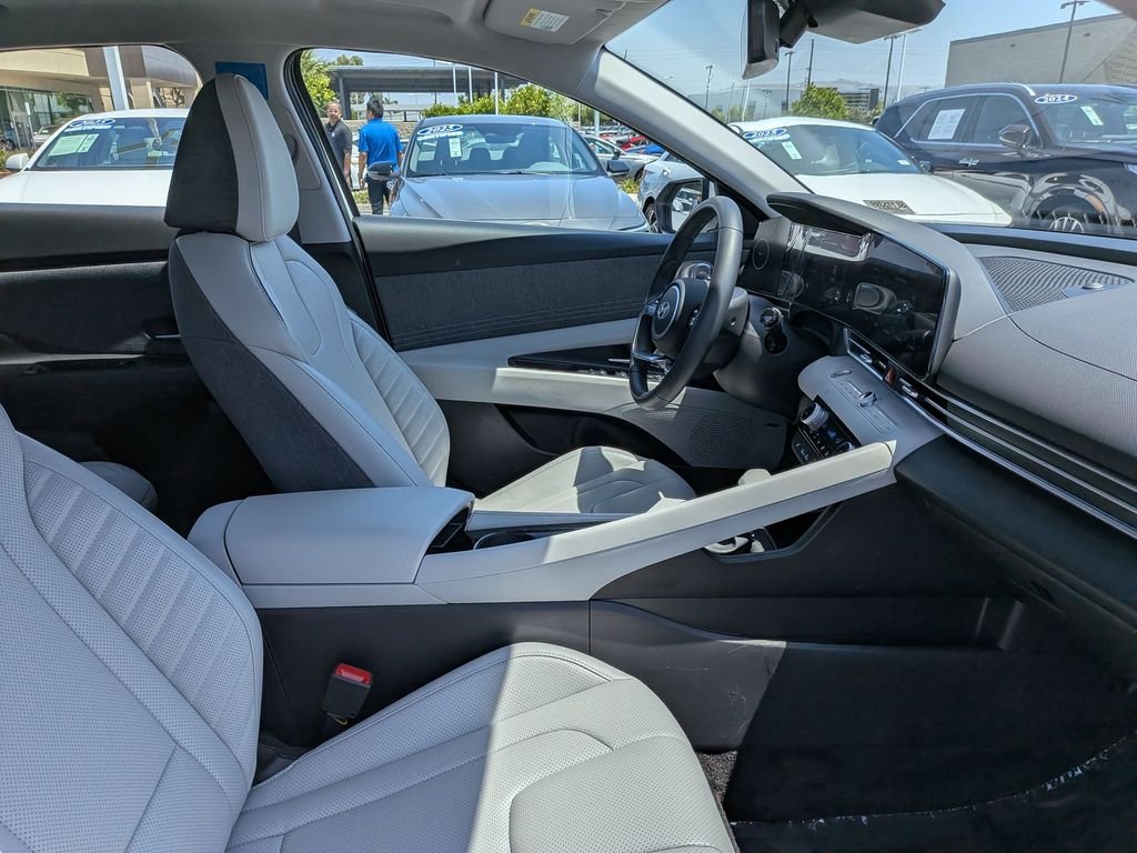 2026 Hyundai Elantra Limited - Photo 32