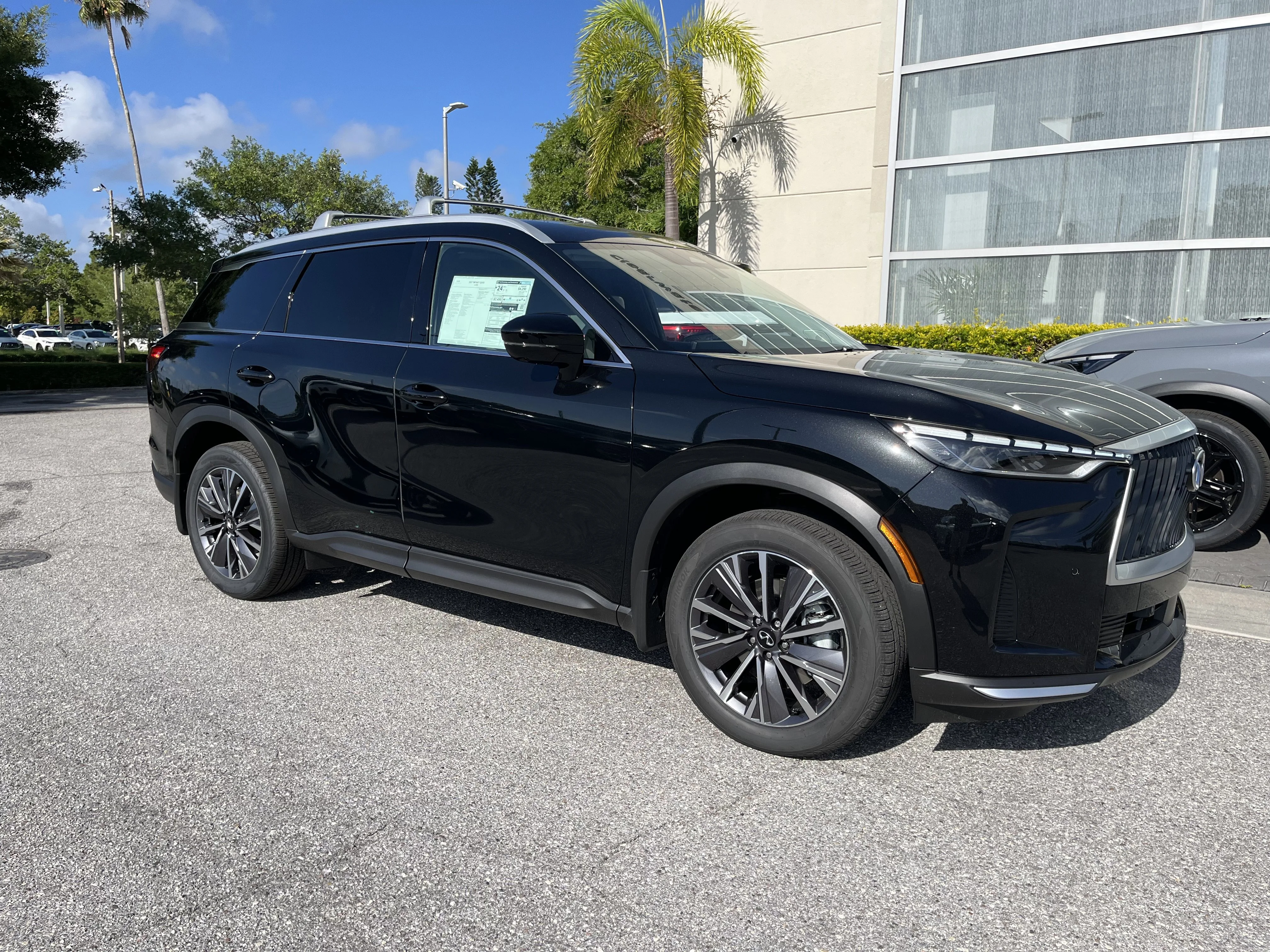 New 2027 Mineral Black INFINITI LUXE image 8