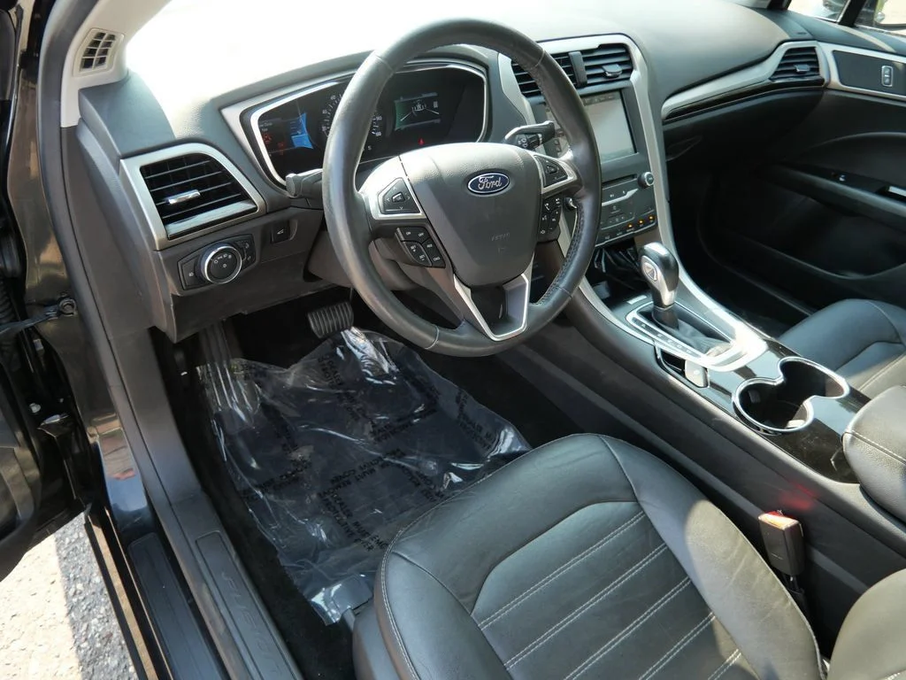 Used 2014 Black Ford SE image 3