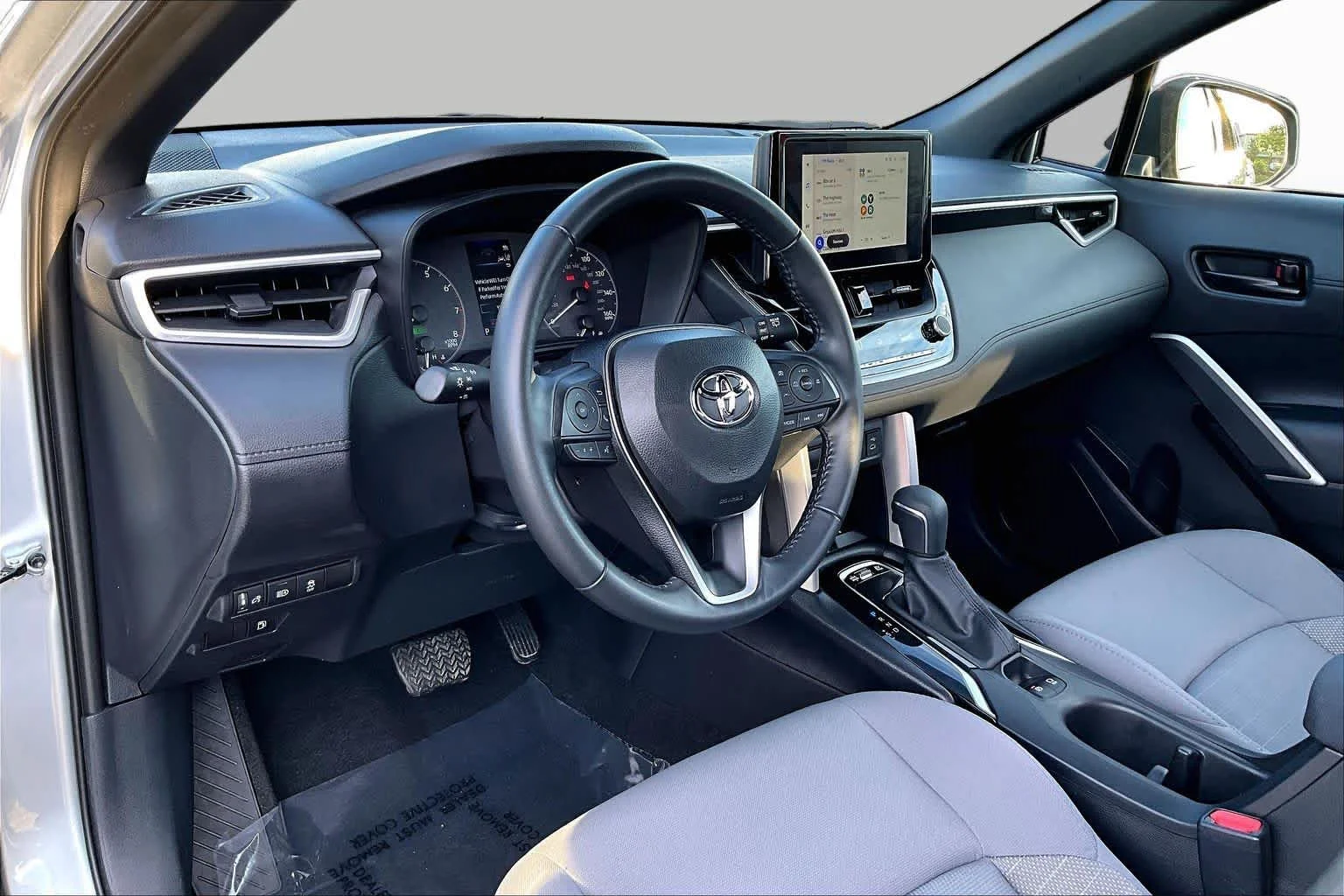 Used 2025 Sonic Silver Toyota Hybrid SE image 19